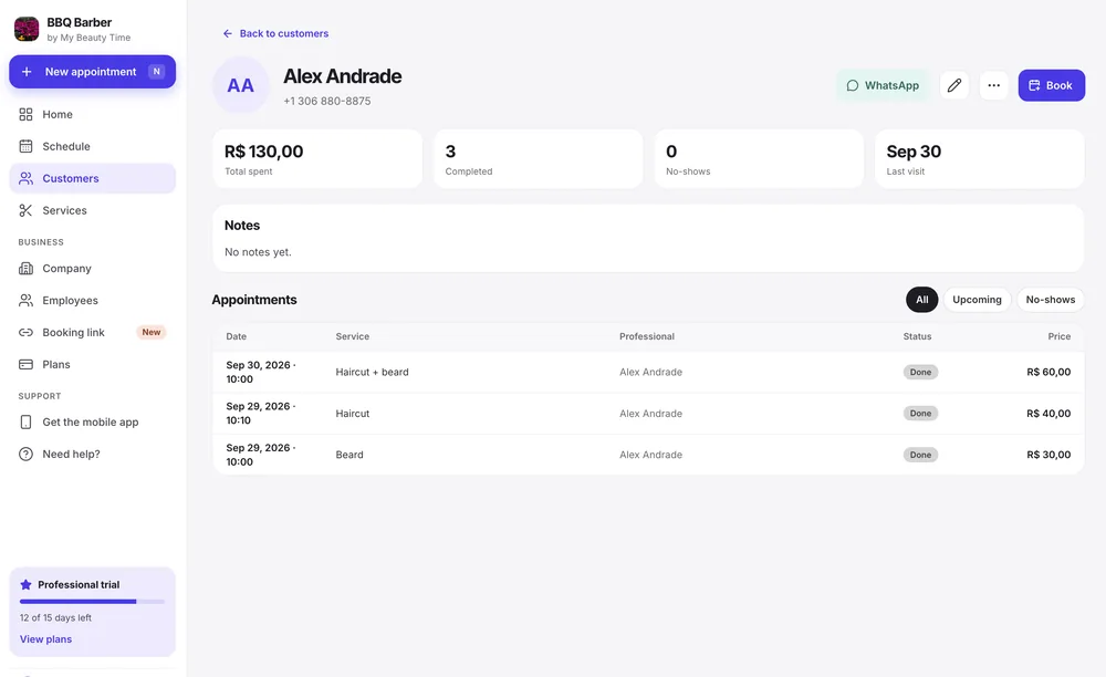 Ficha do cliente na versão web: total gasto, atendimentos concluídos, faltas, última visita e histórico com o profissional de cada atendimento.